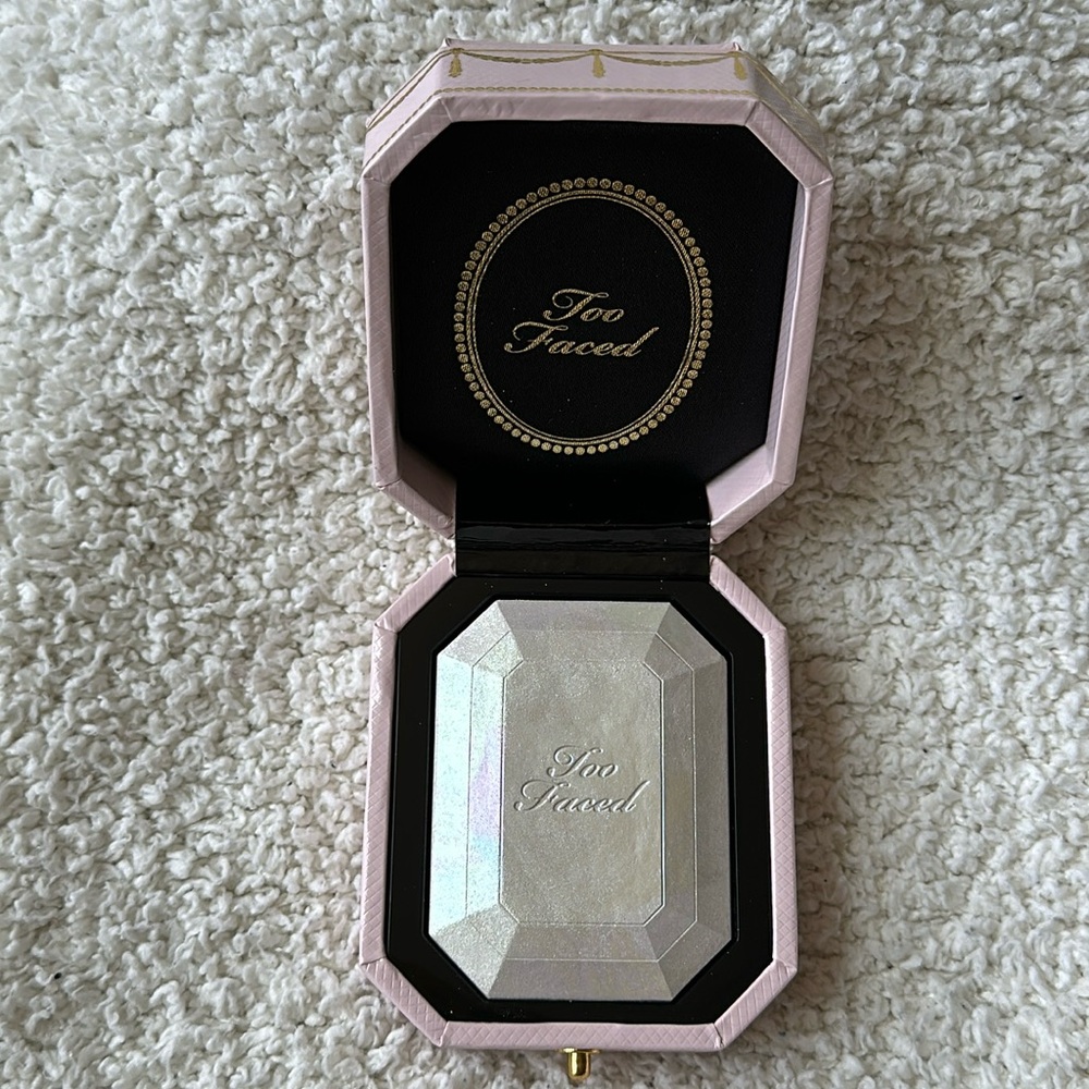 BNIB Too Faced Diamond Light Highlighter- Diamond Fire